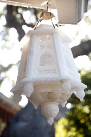 SOLD

vintage hand carved alabaster lamp
inspired by the taj mahal of agra
measures approx 13-14" high x 10" wide at bottom