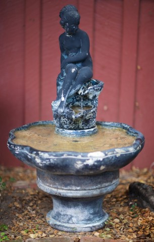 SOLD

elegant 1950′s a. silvestri water fountain with clamshell base.
41″high x 25″wide