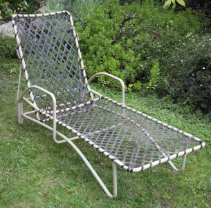 vintage mid century brown jordan chaise lounge chair, includes brown jordan glass side table and cushion.