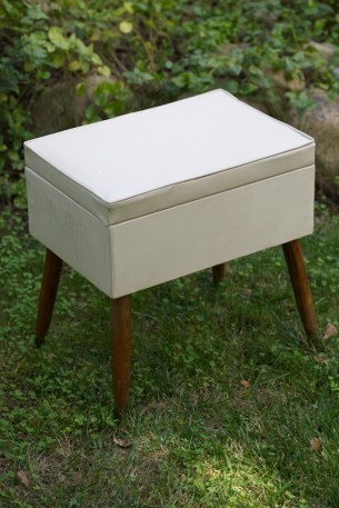 SOLD

Mid Century white vinyl ottoman with teak peg legs.
Serves as a storage chest and stool as well.
Measures 17.5" x 12" x 17.5" h.
Chest is 7.5" deep.