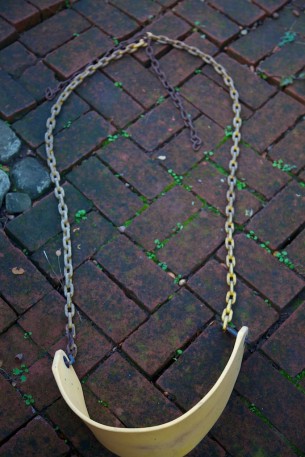 SOLD

vintage playground swing made in the usa.
rubber seat measures 9.5" wide x 5.5" deep 
chain measures 63"
