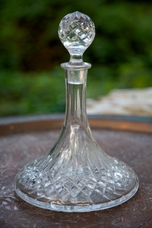 SOLD
vintage crystal ships decanter - genie bottle style
9.5" high x 6.75" diameter